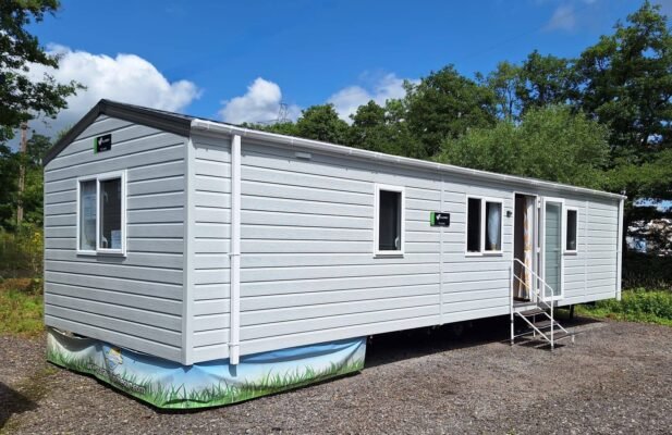 2( Bedrooms ) Mobile Home For sale. 1 bath.