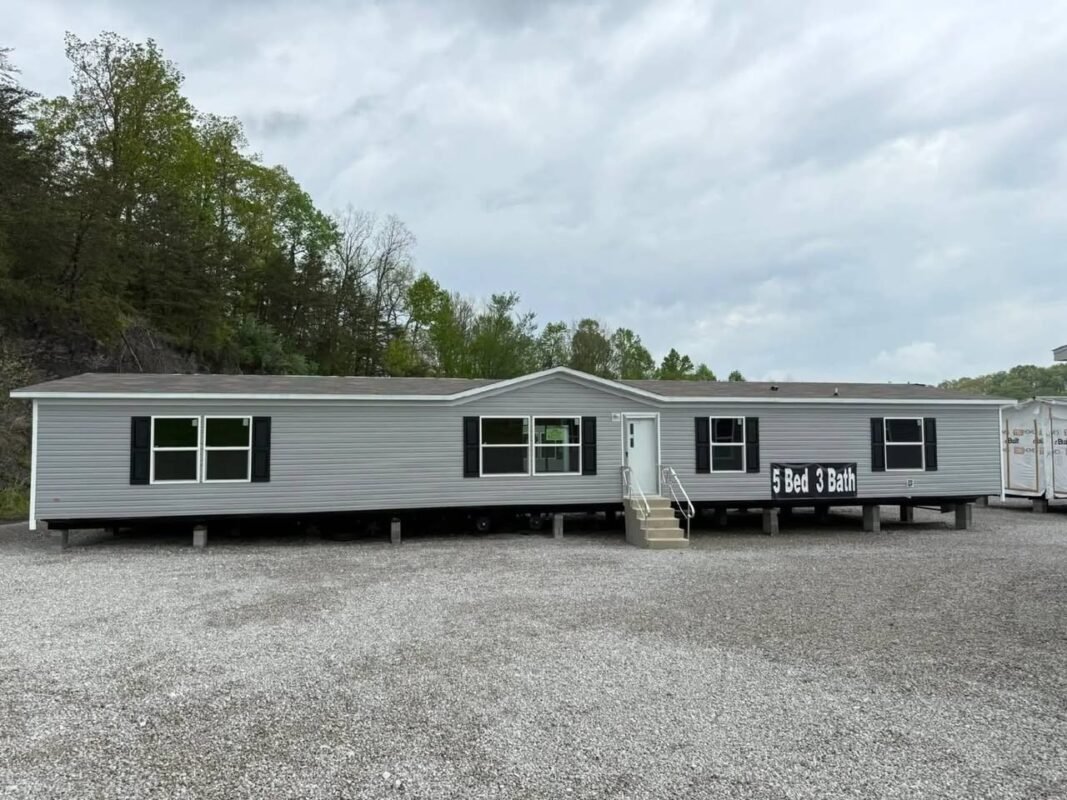 The Triumph. 5 Bedrooms and 3 Baths. Size 28×80(76).